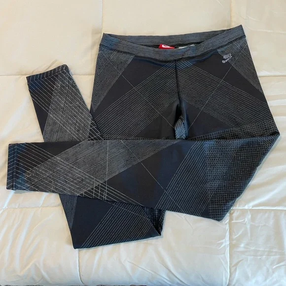 Nike Black & Gray Abstract Leggings - Picture 2 of 7